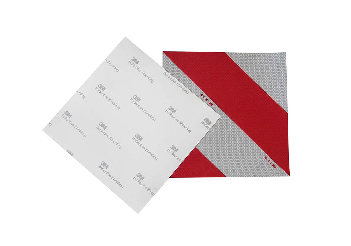 2 QUADRATISCHE PANEELE SELBSTKLEBEND CONV EXCEP KLASSE B